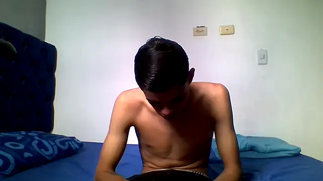 Latinos 2001 online show from 06/01/26, 04:17
