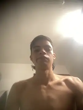 Latinos 2001 online show from 03/17/26, 03:04