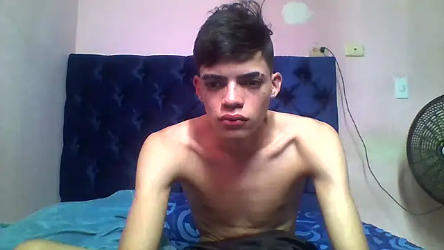 Latinos 2001 online show from 04/07/26, 03:14