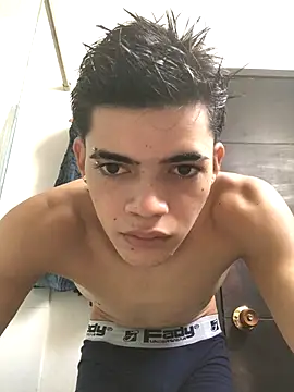 Latinos 2001 online show from 10/28/25, 01:43