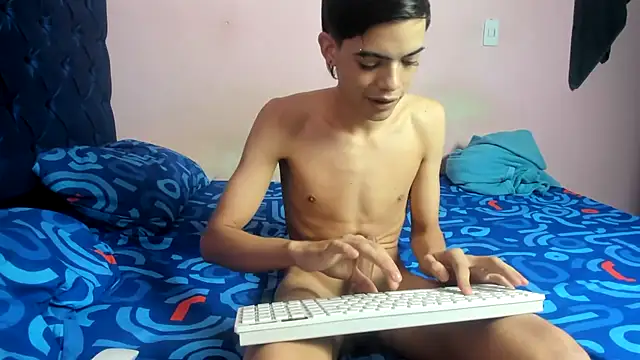 Latinos 2001 online show from 02/22/26, 01:13