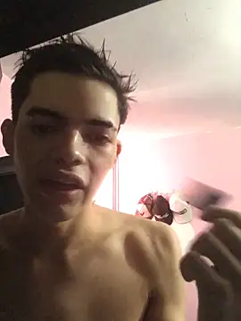 Latinos 2001 online show from 11/13/25, 12:42