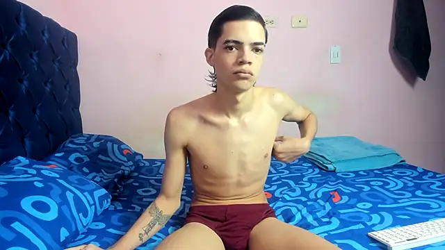 Latinos 2001 online show from 02/09/26, 02:59