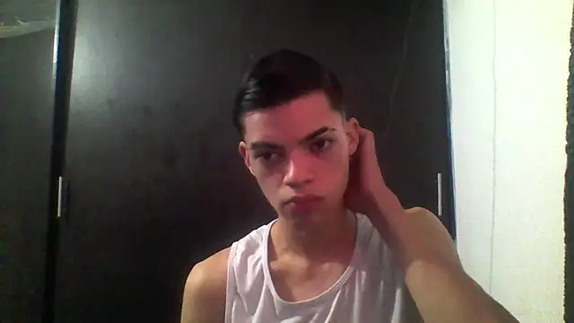 Latinos 2001 online show from 04/15/26, 02:54