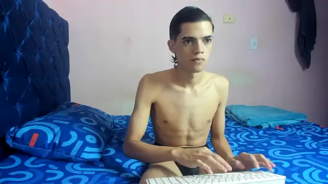 Latinos 2001 online show from 03/25/26, 12:33