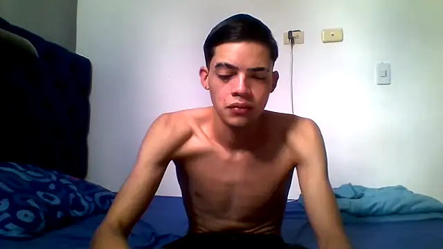 Latinos 2001 online show from 06/02/26, 02:39