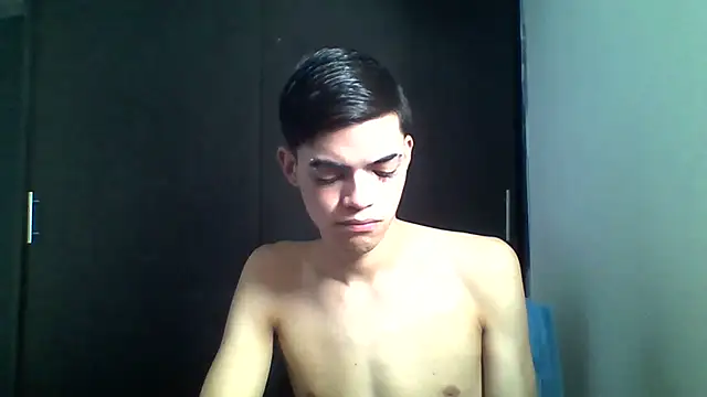 Latinos 2001 online show from 05/18/26, 03:06