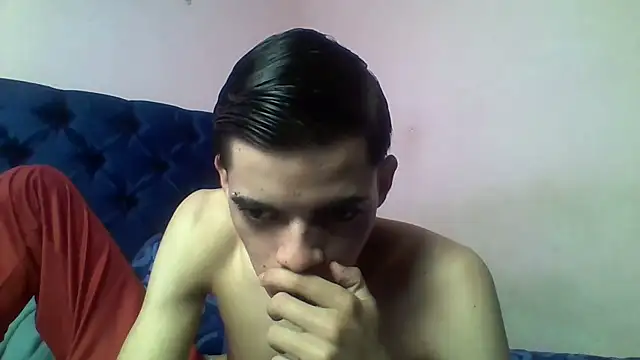 Latinos 2001 online show from 04/04/26, 02:12