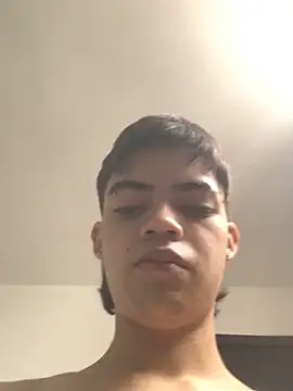 Latinos 2001 online show from 12/01/25, 01:12