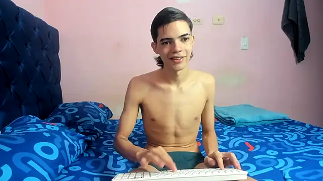 Latinos 2001 online show from 02/10/26, 03:33