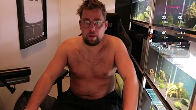 Snapshot of justinitt chatting on 03/13/25, 12:27 justinitt online show from 03/13/25, 12:27