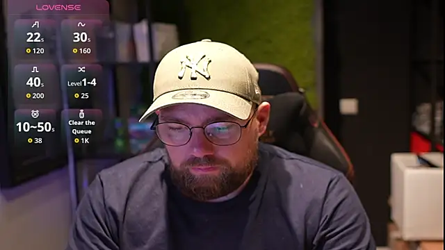 Snapshot of justinitt chatting on 10/16/25, 08:55 justinitt online show from 10/16/25, 08:55