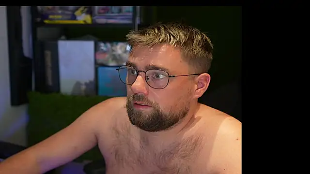 Snapshot of justinitt chatting on 09/18/25, 10:07 justinitt online show from 09/18/25, 10:07