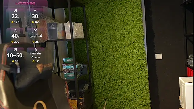 Snapshot of justinitt chatting on 10/17/25, 02:08 justinitt online show from 10/17/25, 02:08