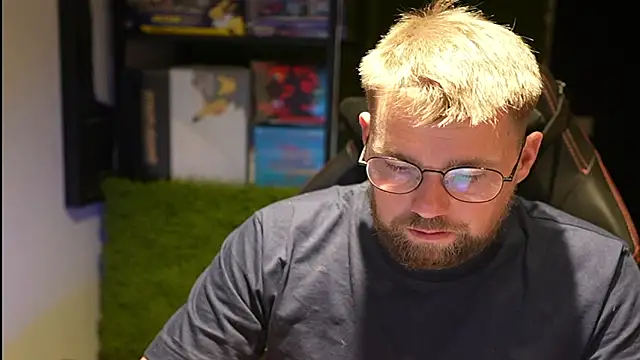 Snapshot of justinitt chatting on 09/15/25, 08:09 justinitt online show from 09/15/25, 08:09