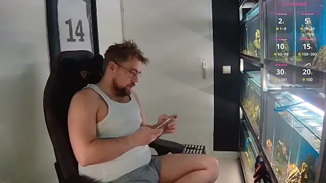 Snapshot of justinitt chatting on 02/22/25, 08:42 justinitt online show from 02/22/25, 08:42