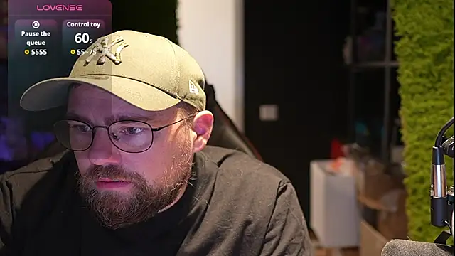 Snapshot of justinitt chatting on 10/12/25, 09:21 justinitt online show from 10/12/25, 09:21