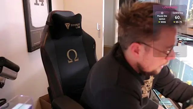 Snapshot of justinitt chatting on 03/07/25, 01:51 justinitt online show from 03/07/25, 01:51