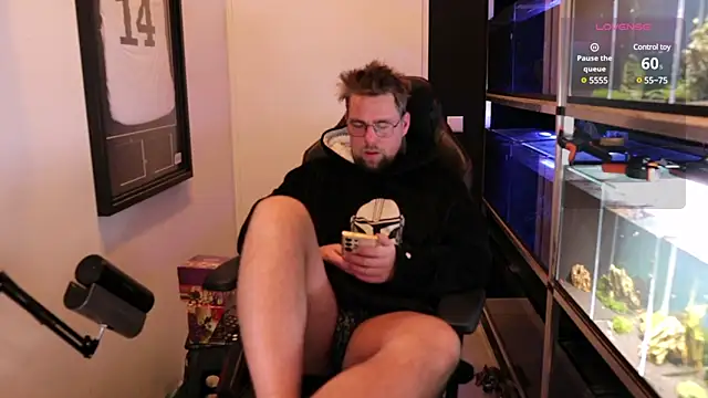 Snapshot of justinitt chatting on 03/11/25, 04:41 justinitt online show from 03/11/25, 04:41