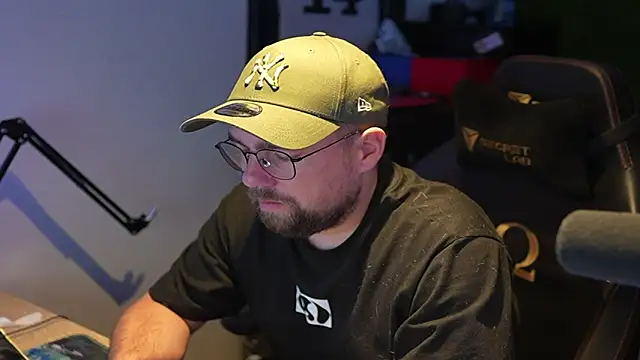 Snapshot of justinitt chatting on 09/09/25, 12:14 justinitt online show from 09/09/25, 12:14