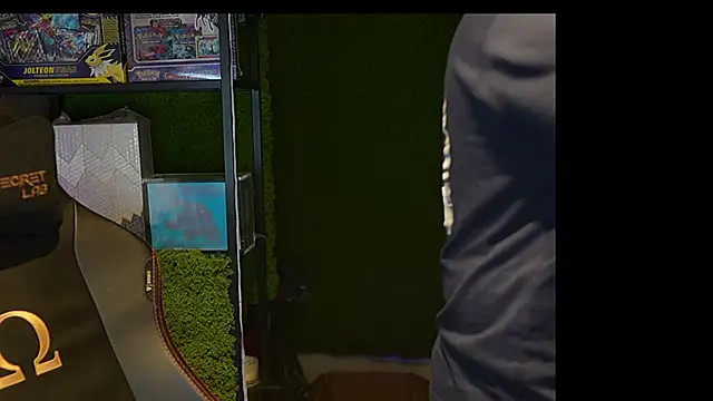 Snapshot of justinitt chatting on 09/19/25, 10:08 justinitt online show from 09/19/25, 10:08