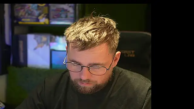 Snapshot of justinitt chatting on 09/17/25, 09:44 justinitt online show from 09/17/25, 09:44