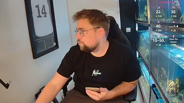 Snapshot of justinitt chatting on 02/25/25, 07:16 justinitt online show from 02/25/25, 07:16