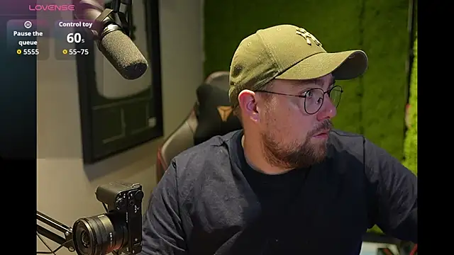 Snapshot of justinitt chatting on 12/01/25, 07:42 justinitt online show from 12/01/25, 07:42