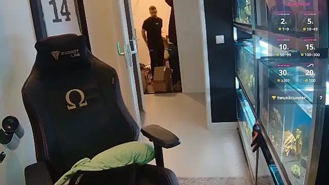 Snapshot of justinitt chatting on 02/25/25, 02:58 justinitt online show from 02/25/25, 02:58