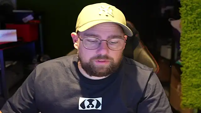 Snapshot of justinitt chatting on 09/12/25, 10:26 justinitt online show from 09/12/25, 10:26