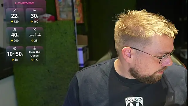 Snapshot of justinitt chatting on 09/26/25, 06:48 justinitt online show from 09/26/25, 06:48