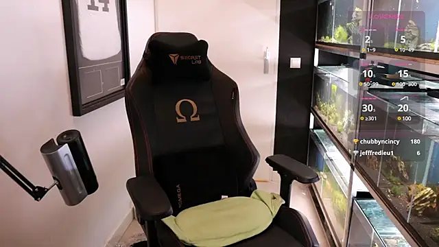 Snapshot of justinitt chatting on 03/03/25, 06:13 justinitt online show from 03/03/25, 06:13