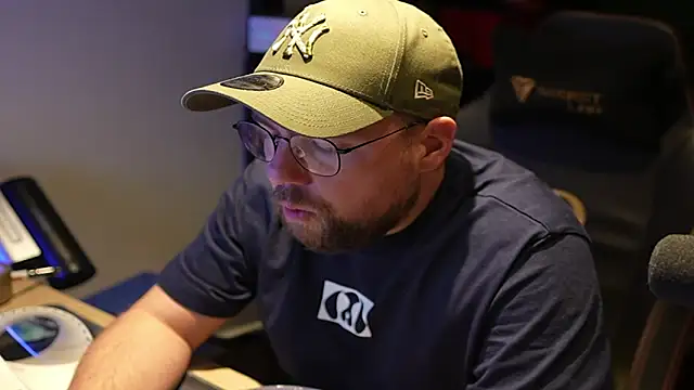 Snapshot of justinitt chatting on 09/11/25, 08:25 justinitt online show from 09/11/25, 08:25