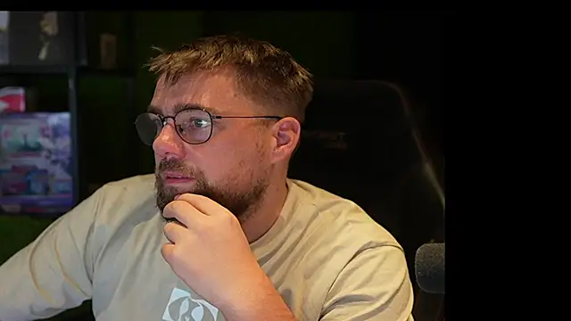 Snapshot of justinitt chatting on 09/20/25, 07:19 justinitt online show from 09/20/25, 07:19