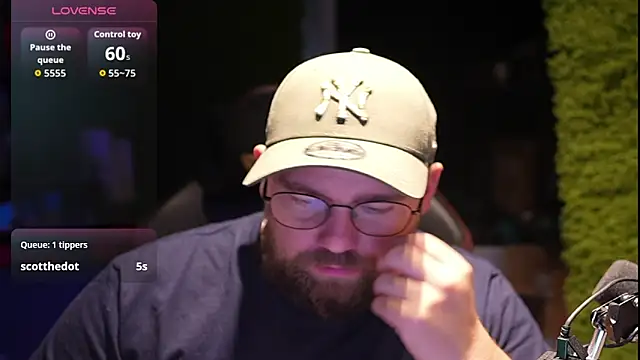 Snapshot of justinitt chatting on 10/11/25, 08:15 justinitt online show from 10/11/25, 08:15