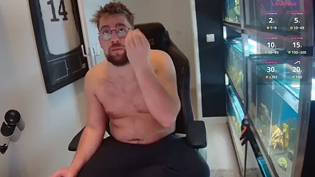 Snapshot of justinitt chatting on 02/25/25, 09:42 justinitt online show from 02/25/25, 09:42