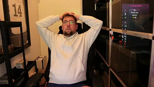 Snapshot of justinitt chatting on 03/16/25, 06:09 justinitt online show from 03/16/25, 06:09