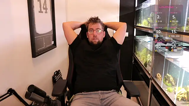 Snapshot of justinitt chatting on 03/12/25, 12:04 justinitt online show from 03/12/25, 12:04