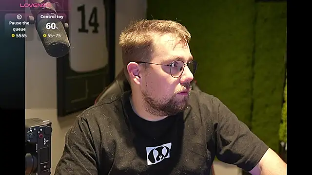 Snapshot of justinitt chatting on 11/29/25, 10:59 justinitt online show from 11/29/25, 10:59