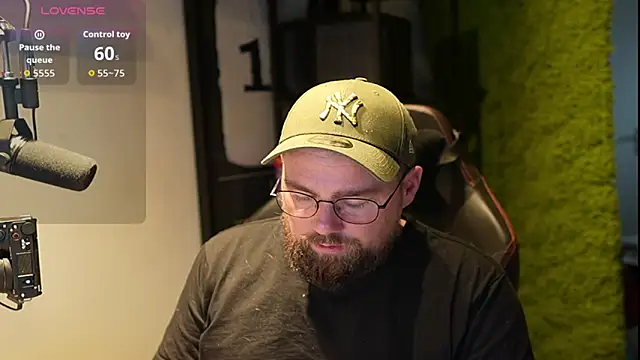 Snapshot of justinitt chatting on 11/10/25, 01:16 justinitt online show from 11/10/25, 01:16