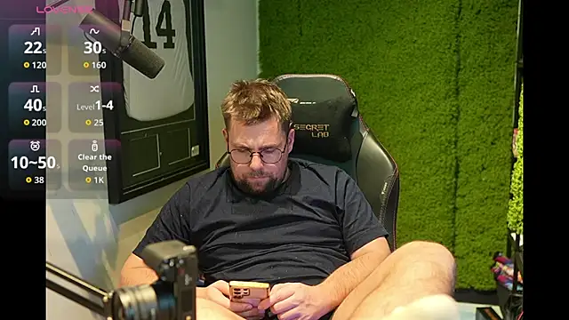 Snapshot of justinitt chatting on 11/30/25, 06:09 justinitt online show from 11/30/25, 06:09