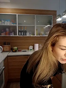 Snapshot of Miroslavadzm1 chatting on 04/13/26, 11:14 Miroslavadzm1 online show from 04/13/26, 11:14