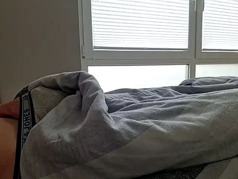 Snapshot of Feuer_boy chatting on 01/27/25, 12:48 Feuer boy online show from 01/27/25, 12:48