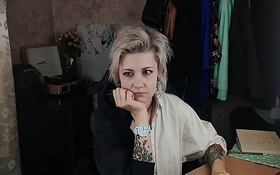 Snapshot of EvaBrownie chatting on 03/13/25, 09:10 EvaBrownie online show from 03/13/25, 09:10