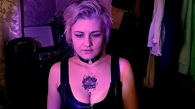 Snapshot of EvaBrownie chatting on 02/14/25, 10:06 EvaBrownie online show from 02/14/25, 10:06