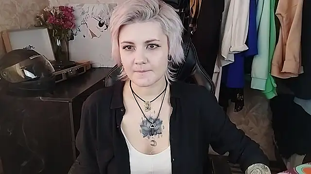 Snapshot of EvaBrownie chatting on 02/22/25, 10:29 EvaBrownie online show from 02/22/25, 10:29