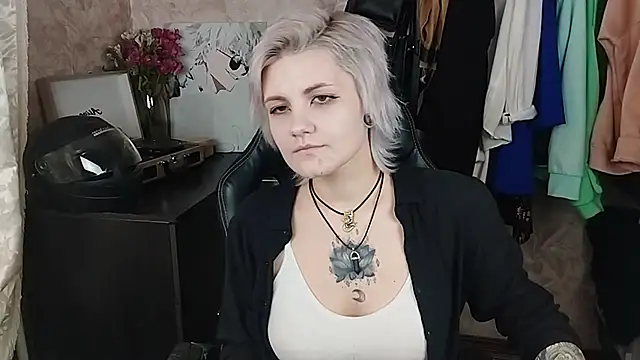 Snapshot of EvaBrownie chatting on 02/22/25, 01:35 EvaBrownie online show from 02/22/25, 01:35