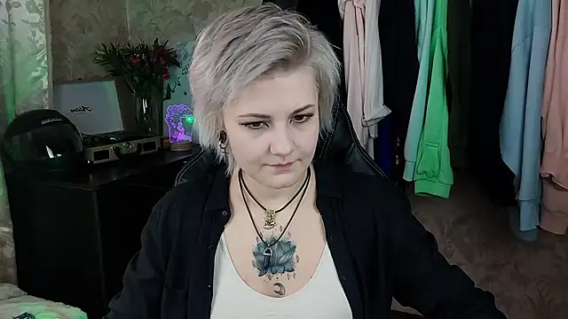 Snapshot of EvaBrownie chatting on 02/05/25, 09:57 EvaBrownie online show from 02/05/25, 09:57