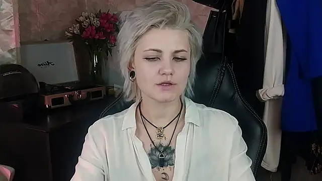 Snapshot of EvaBrownie chatting on 02/11/25, 11:53 EvaBrownie online show from 02/11/25, 11:53