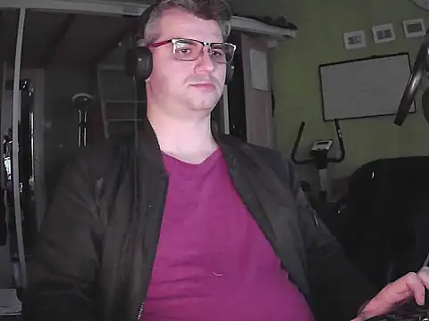 Snapshot of stary-w-kalesonach chatting on 09/10/25, 04:28 stary-w-kalesonach online show from 09/10/25, 04:28